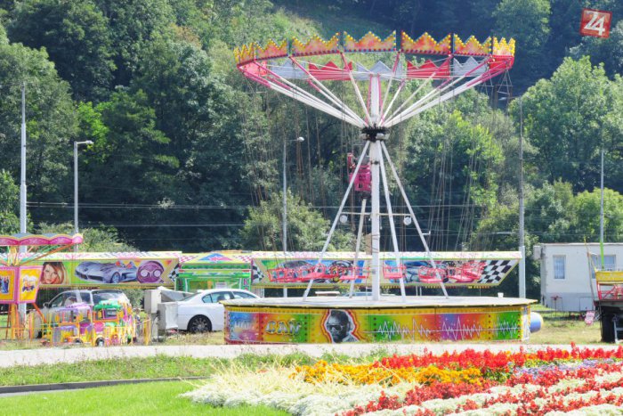 Ilustračný obrázok k článku Z KAŽDÉHO KÚTA: Slováci sú veľkí pijani i milovníci kolotočov