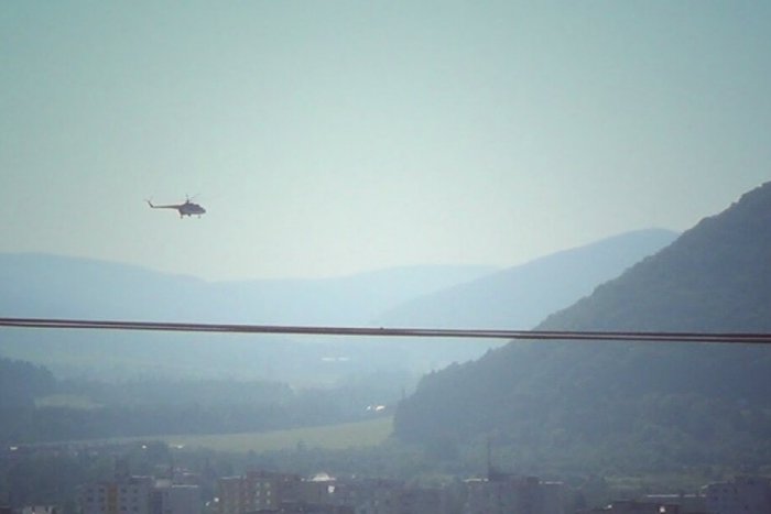 Ilustračný obrázok k článku AUTENTICKÉ VIDEO: Nad bytovkou v Humennom zastavil vrtuľník, čo sa dialo?