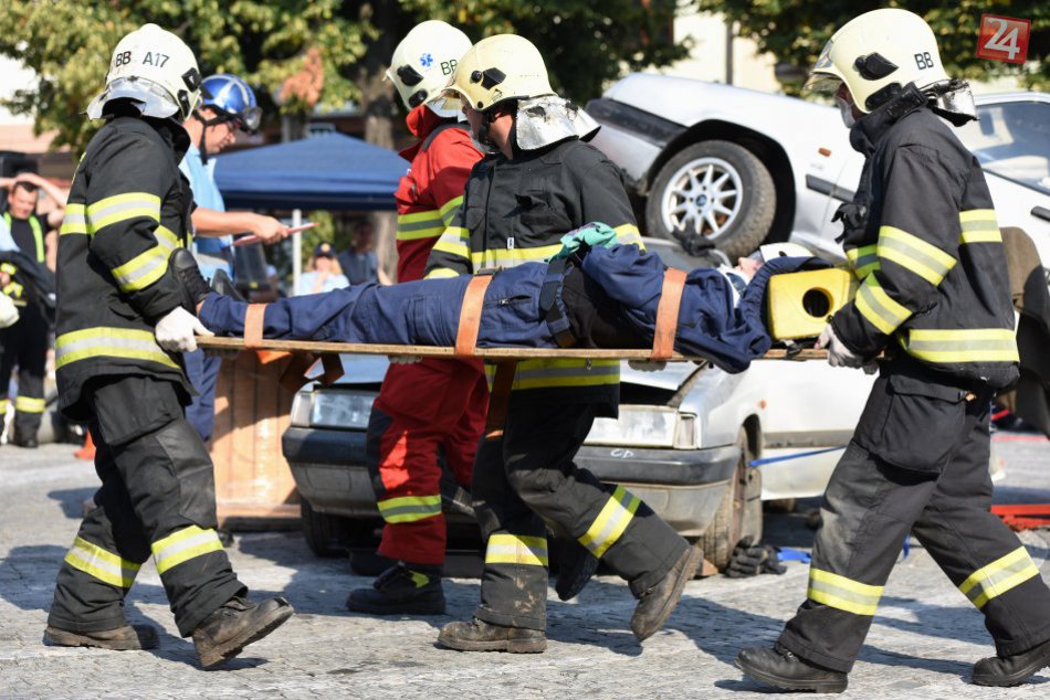 Ilustračný obrázok k článku V centre Trnavy je rušno: Havarované autá a všade plno hasičov, FOTO