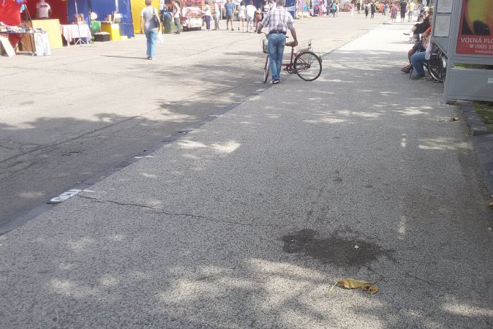 Ilustračný obrázok k článku Novozámocké chodníky by sa mali lesknúť: Mesto chce nové čistiace vozidlo