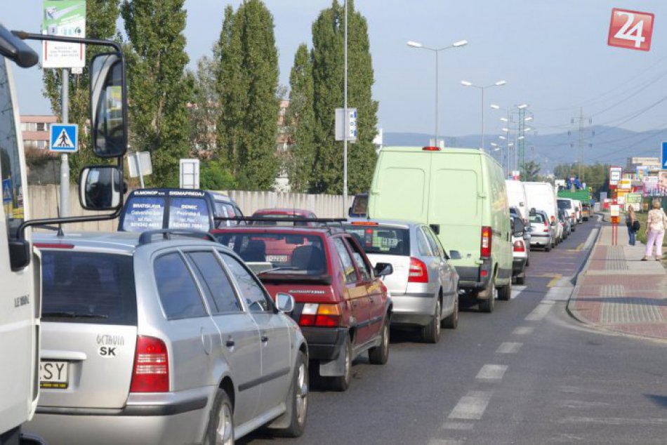 Ilustračný obrázok k článku Dopravná situácia v Záhorskej Bystrici je neúnosná. Minister ignoruje dôvody