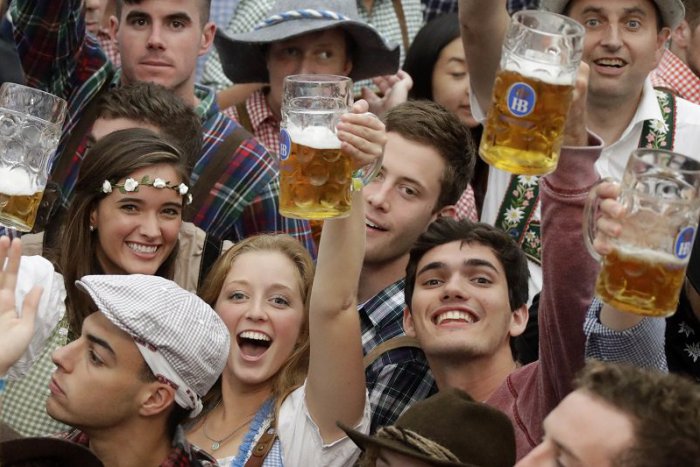 Ilustračný obrázok k článku Na Oktoberfeste narazili sudy. Prvé pivo dostal bavorský premiér + FOTO, VIDEO