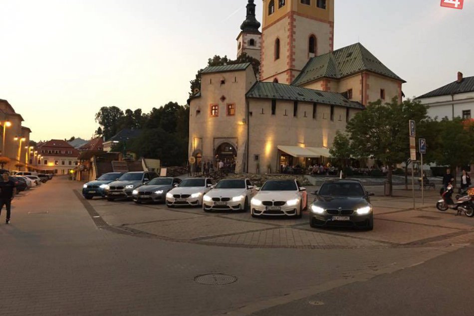 Ilustračný obrázok k článku VIDEO: Vzrušujúce okamihy na bystrickom námestí: 7 superšportových áut na jednom mieste