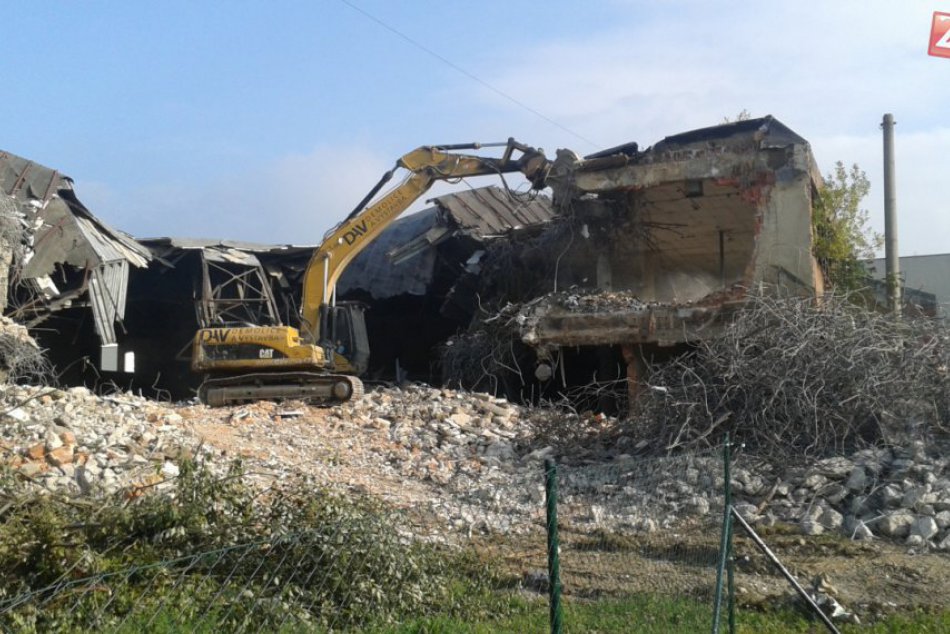 Ilustračný obrázok k článku Posledné zbohom bystrickému strašiaku: FOTO a VIDEO z búrania