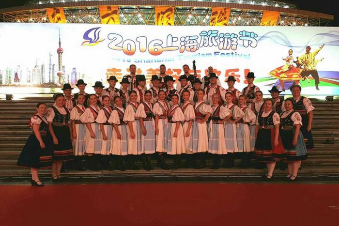 Ilustračný obrázok k článku Košickí folklóristi po vystúpení v Číne:  Klaňačka, ale aplaus nikde!
