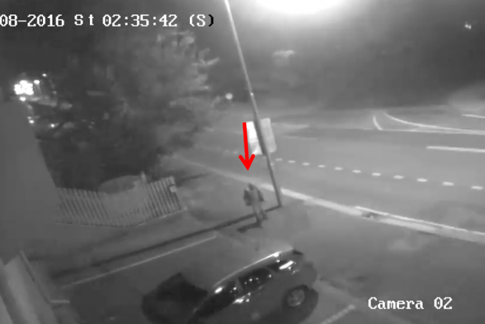 Ilustračný obrázok k článku Pomôžte polícii. Policajti pátrajú po totožnosti muža na priložených fotografiách