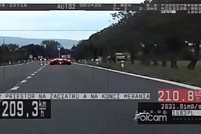 Ilustračný obrázok k článku AUTENTICKÝ VIDEOZÁZNAM: Ferrari uháňalo rýchlosťou vyše 200 km/h!