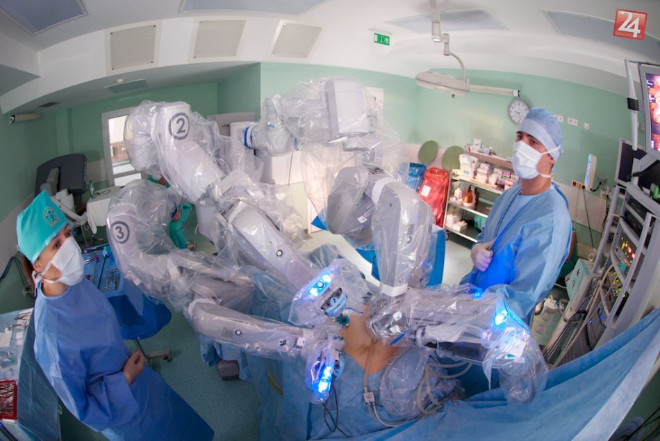 Ilustračný obrázok k článku Bystričania na pár chvíľ chirurgmi. Vyskúšajú si operáciu s unikátnym robotom