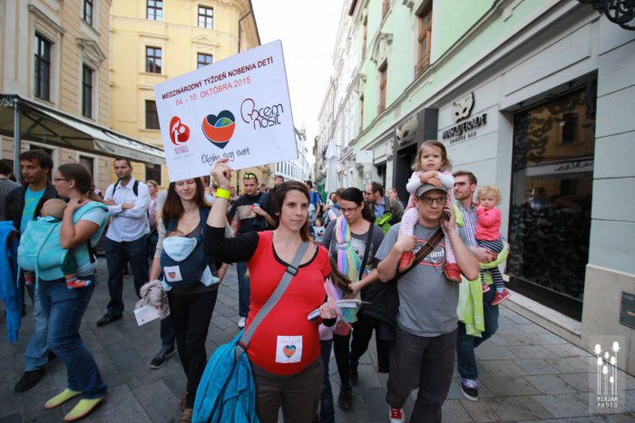 Ilustračný obrázok k článku Rodičia nosiaci svoje deti budú mať v Bratislave týždeň bezplatnú MHD