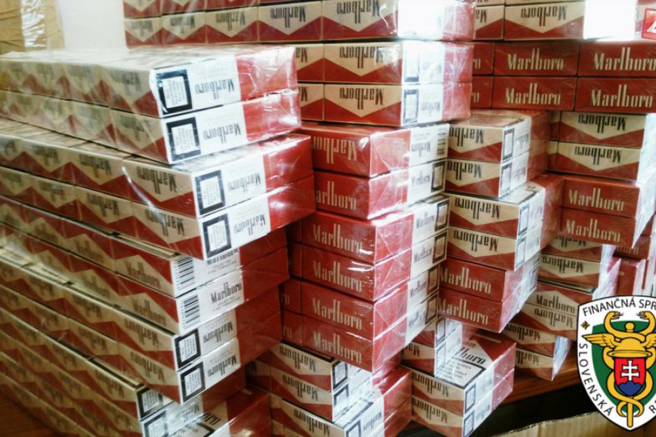 Ilustračný obrázok k článku Colníci v akcii v Leopoldove: Odhalili vyše 100 000 nelegálnych cigariet!