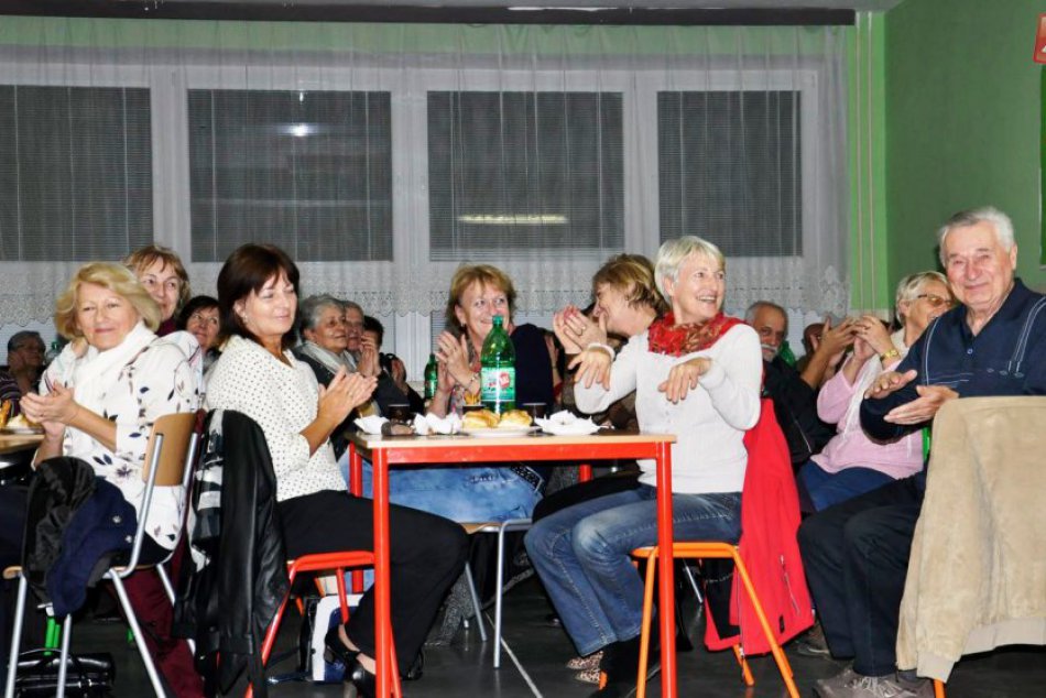 Ilustračný obrázok k článku Seniori zažijú v Bystrici veľký deň. Tanec, domáce výrobky aj súťaž o naj koláč