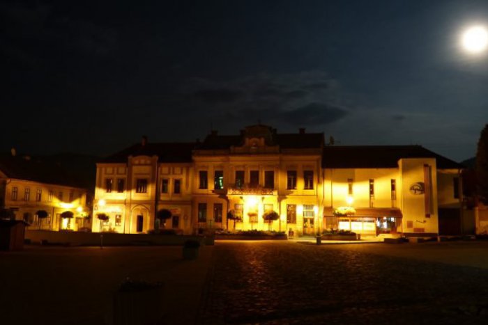 Ilustračný obrázok k článku Zaujímavosť z okolia: Pred 105 rokmi Dobšiná ako prvá v okrese svietila elektrinou