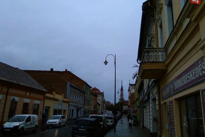 Ilustračný obrázok k článku FOTO: Raňajšia tma hnevá Lučenčanov. Prečo lampy na uliciach nesvietia?