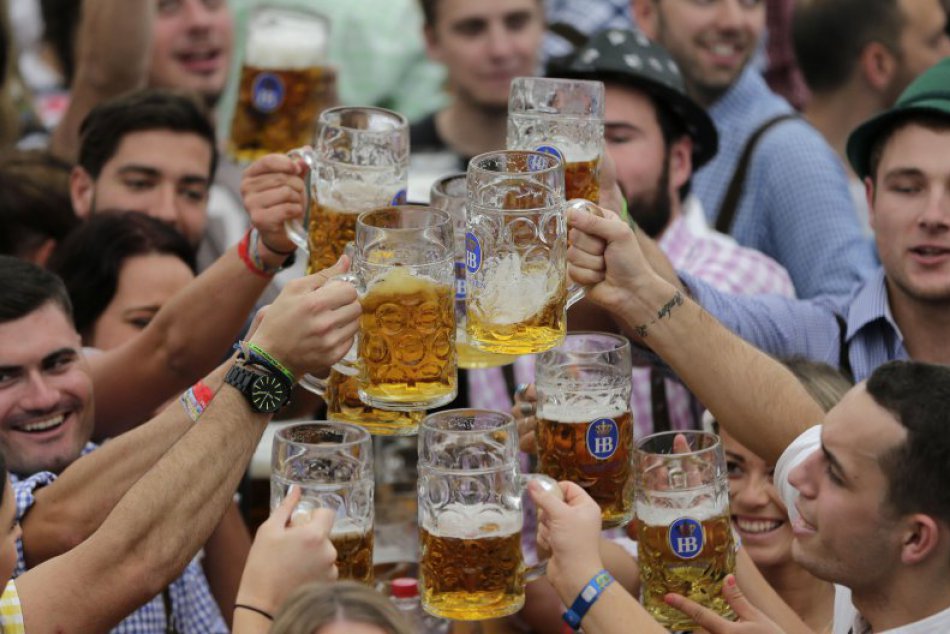 Ilustračný obrázok k článku Trojdňové pivné slávnosti pod Zoborom: Agrokomplex bude hostiť Oktoberfest!