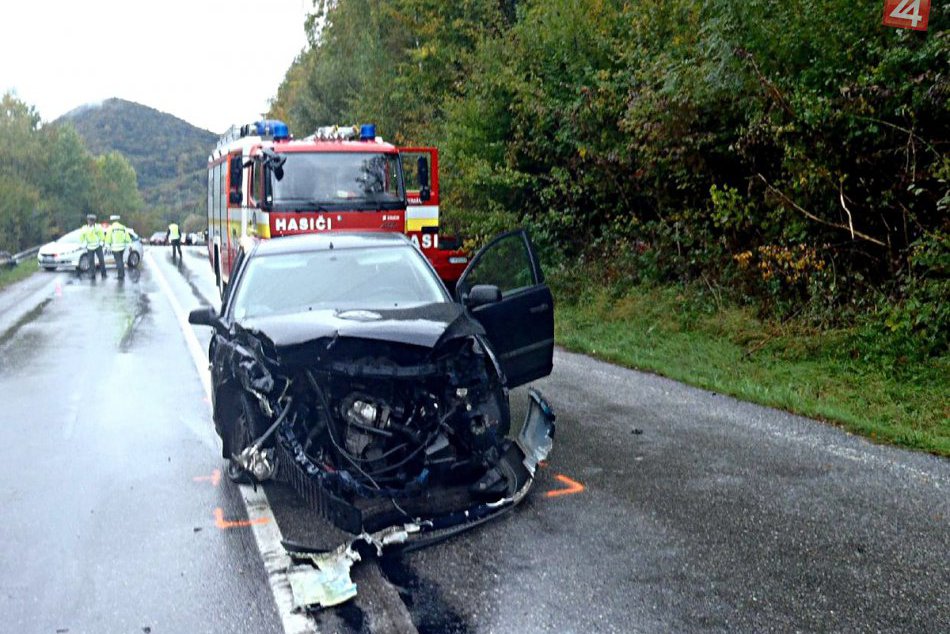 Ilustračný obrázok k článku Dopravná nehoda pri Lučenci. Hasiči hlásia dvoch zranených!