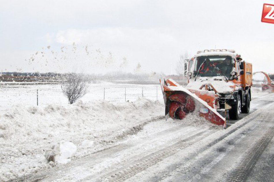 Ilustračný obrázok k článku Prvý sneh preveril liptovských cestárov: Kde sa natrápili najviac? FOTO