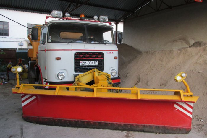 Ilustračný obrázok k článku Zimná údržba v Moravciach: Pripravených je vyše sto ton posypového materiálu