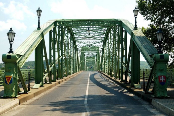 Ilustračný obrázok k článku V Štúrove si uctia výročie dôležitého mostu: Dve krajiny spája už vyše sto rokov