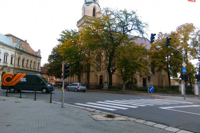Ilustračný obrázok k článku Kedy sfunkčnia semafory na rušnej križovatke v Lučenci? Mesto prezradilo termín