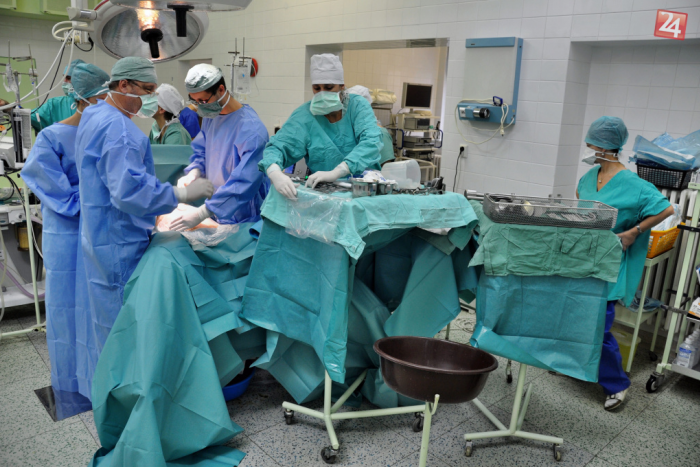 Ilustračný obrázok k článku Žilinská nemocnica: Pri operácii chrbtice využila ako prvá v SR nový systém