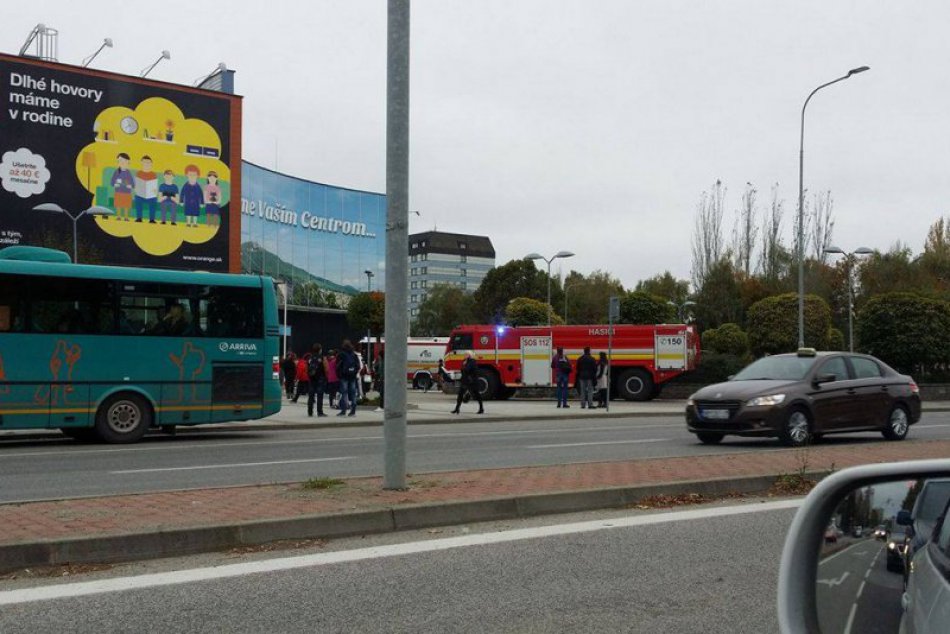 Ilustračný obrázok k článku Rušno v nitrianskom obchodnom centre: Na mieste hasiči aj policajti