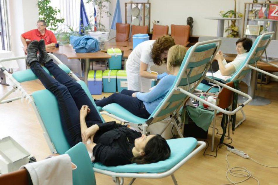 Ilustračný obrázok k článku Mestský úrad zaplnia darcovia: Blíži sa Primátorská kvapka krvi
