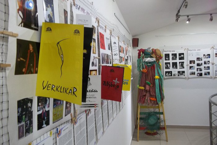 Ilustračný obrázok k článku Dramatické polstoročie v Šali: Výstavou si uctili divadelníkov v meste + FOTO