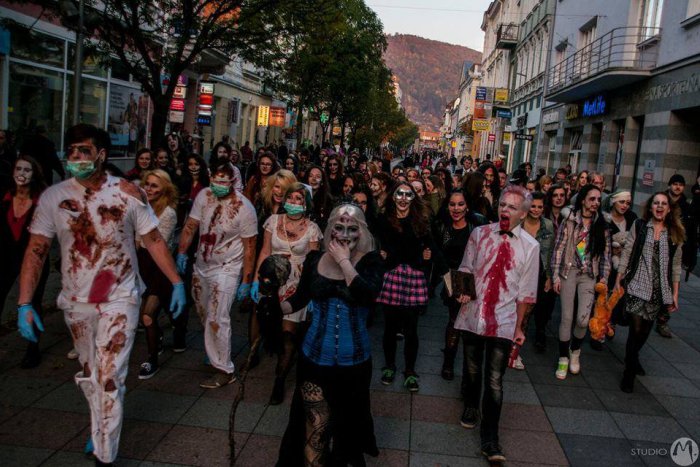 Ilustračný obrázok k článku Halloween v Žiline: Nezľaknite sa, ulicami mesta bude pochodovať desiatky zombíkov