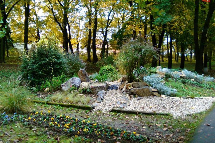 Ilustračný obrázok k článku FOTO: Lučenecký park stále ohuruje. Jeseň návštevníkom ponúka krásnu hru farieb