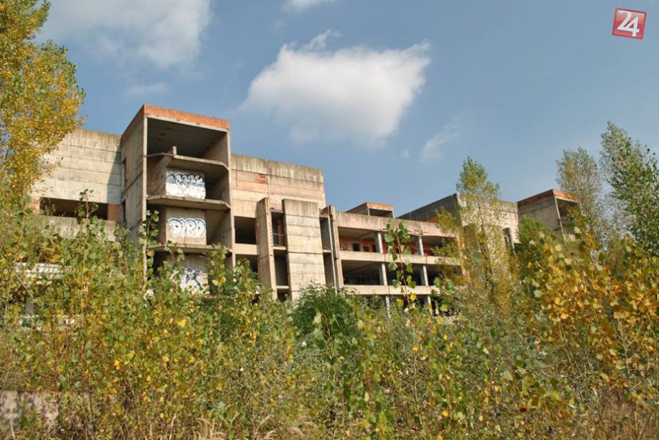 Ilustračný obrázok k článku Rozostavanú nemocnicu na bratislavských Rázsochách zbúrajú