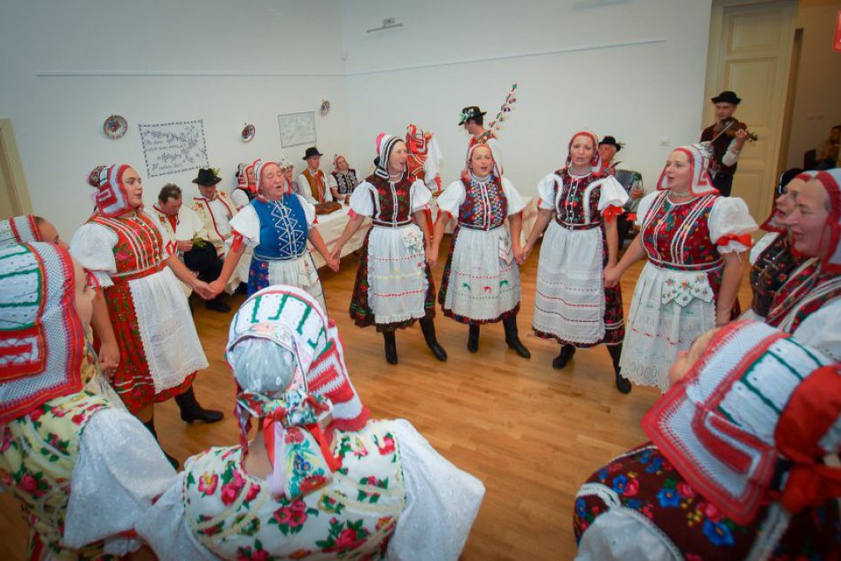 Ilustračný obrázok k článku Vlachovčania to rozbalili: Zavíjanka odjakživa patrila k vrcholom svadobnej hostiny, FOTO