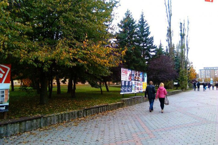 Ilustračný obrázok k článku Zmizne z centra Lučenca chodník? Podľa poslankyne urobilo mesto pred rokmi chybu