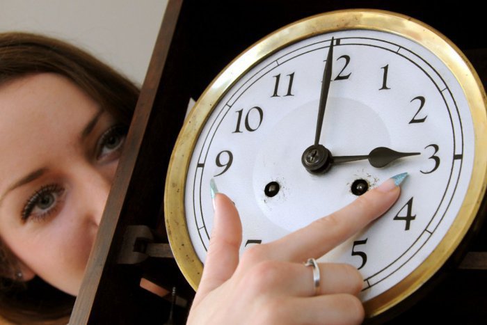 Ilustračný obrázok k článku Nezabudnite si prestaviť hodinky: V noci na nedeľu prejdeme na letný čas