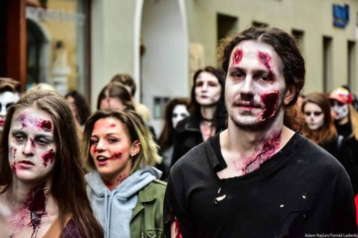 Ilustračný obrázok k článku ZÁBERY, z ktorých tuhne krv v žilách: 150 zombíkov v uliciach Žiliny :)