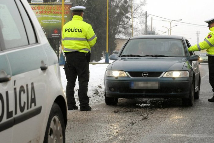 Ilustračný obrázok k článku Na cestách v Brezne a okolí pozor! Na vodičov si posvietia policajti!