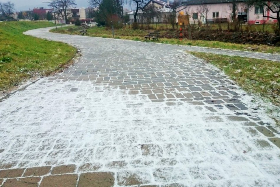 Ilustračný obrázok k článku Prešov sa zobudil do bieleho rána: Perinbaba sa stará o prvý trvalejší sneh! FOTO