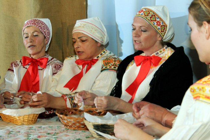 Ilustračný obrázok k článku Stará tradícia, ktorá sa už takmer vytratila: V Zlatých Moravciach ožijú páračky