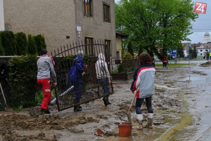 Ilustračný obrázok k článku Dážď a sneh dokážu urobiť poriadny škrt cez rodinný rozpočet. Ako chrániť majetok?