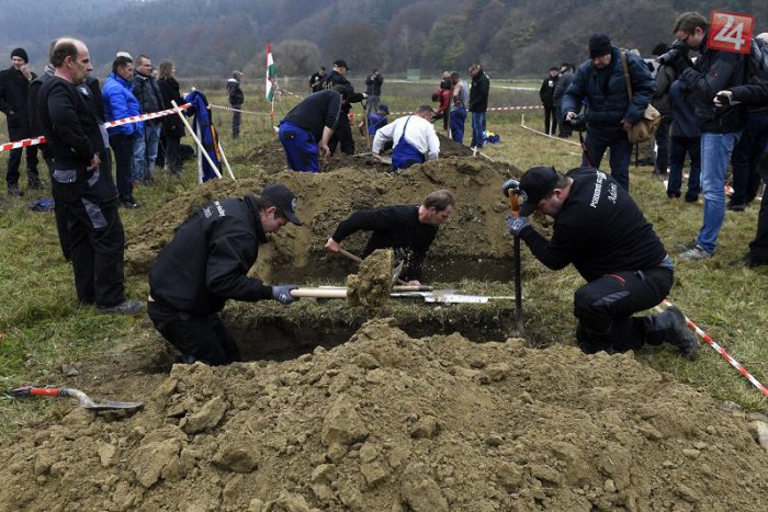 Ilustračný obrázok k článku SVET O SLOVENSKU: Kopať hroby je pre nich práca snov!