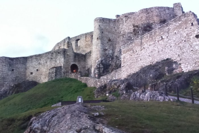 Ilustračný obrázok k článku Americká CNN pripomenula krásu Spišského hradu: Toto o ňom uviedla!