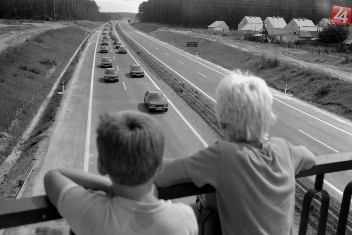 Ilustračný obrázok k článku FOTO: Takto sme začali brázdiť diaľnice. Pomaličky a takmer bez áut!