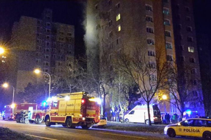 Ilustračný obrázok k článku MIMORIADNA SPRÁVA: V Dúbravke opäť horelo, plamene vyhnali ľudí z bytov