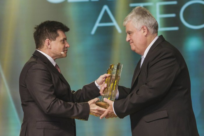 Ilustračný obrázok k článku Dostalo sa mu zaslúženej pocty: Minister Plavčan ocenil košického profesora