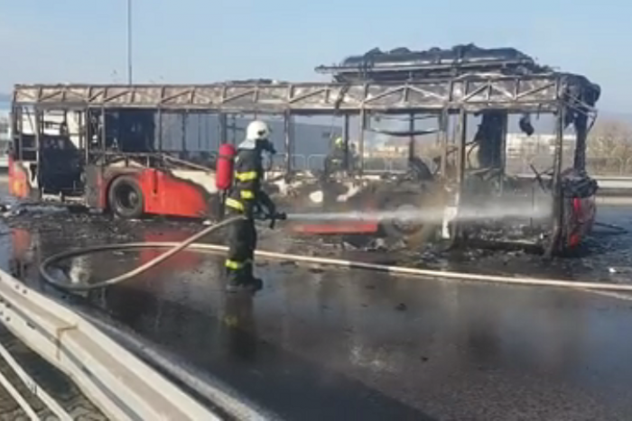 Ilustračný obrázok k článku VIDEO: Autobus MHD v plameňoch! Pri Vajnoroch zasahujú hasiči