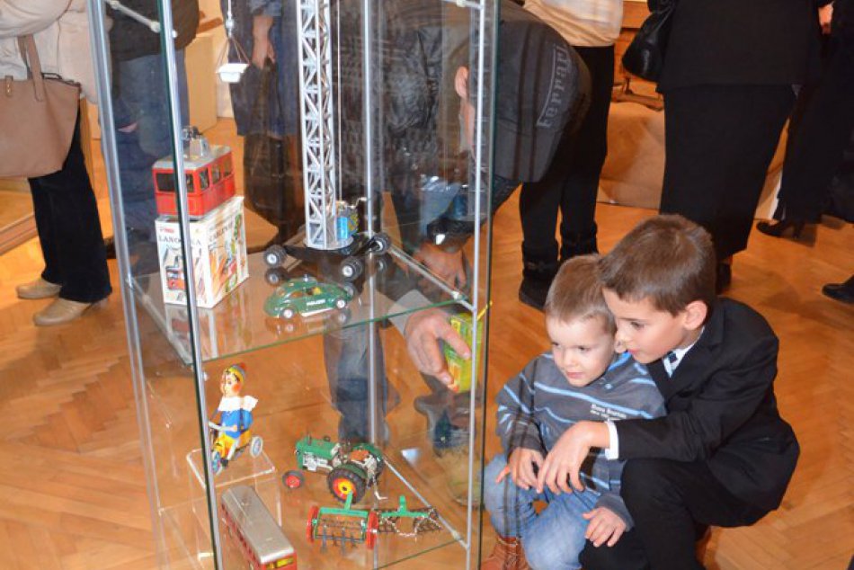 Ilustračný obrázok k článku FOTO z otvorenia výstavy: Hračky neobdivovali len najmenší