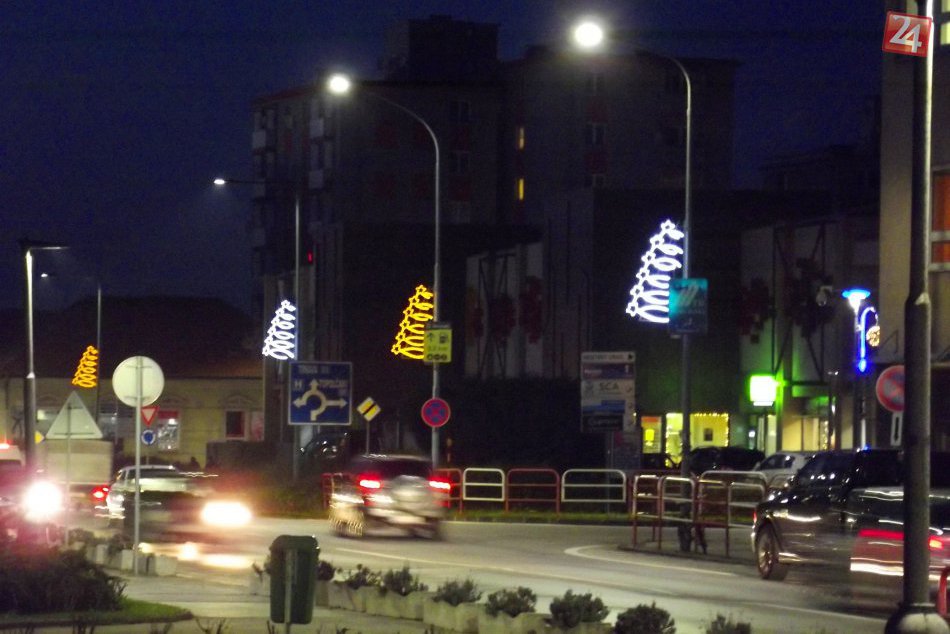 Ilustračný obrázok k článku Hlohovec už dýcha vianočnou atmosférou: FOTO z vysvietených ulíc nášho mesta