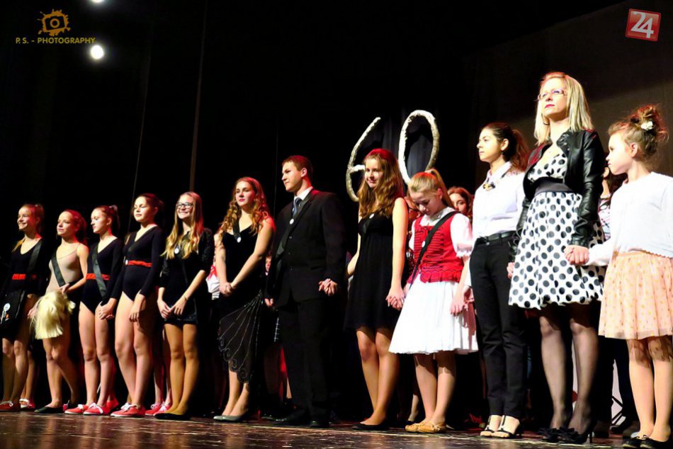 Ilustračný obrázok k článku Rožňavskí umelci to rozbalili: Pestrý program, FOTO z akcie