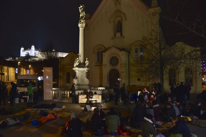 Ilustračný obrázok k článku OBRAZOM: Bratislavčania si skúsili život bezdomovcov. Strávili noc na ulici