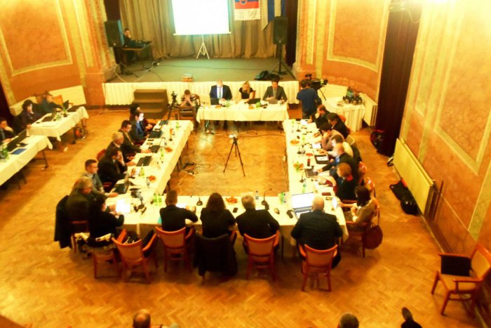 Ilustračný obrázok k článku Prvé zastupiteľstvo roku 2018 v Hlohovci: O týchto bodoch budú poslanci jednať