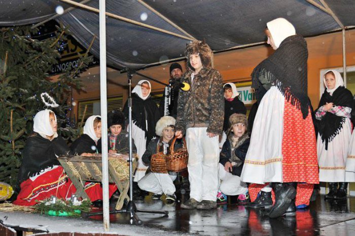 Ilustračný obrázok k článku Vianoce nielen v centre mesta: Advent si pripomenú aj v iných častiach Lučenca